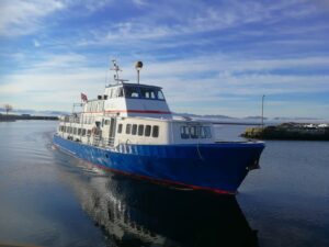 EPOS Bokbåten kjem til Høyanger Kai,12.juni med forestillinga Ylva og Villgeitene!